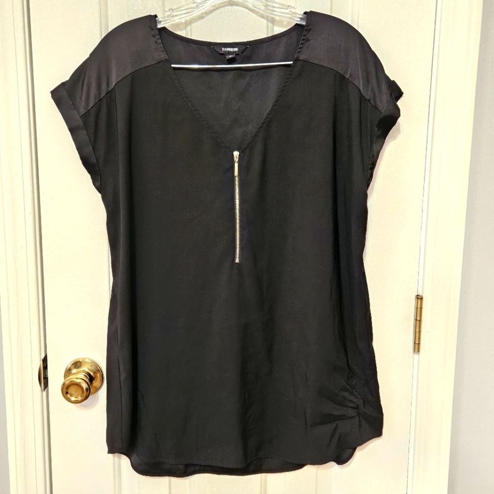 Express Black Cap Sleeve Blouse Relaxed Fit Gold Zippered Size Large